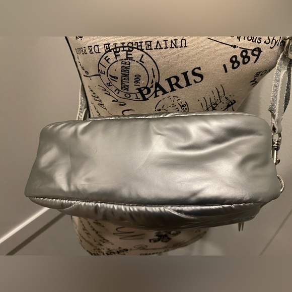 Like New Talbots Metallic Quilted Crossbody Bag silver - Picture 6 of 10